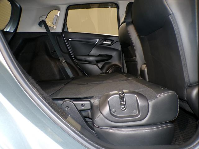 フィット 13G・Lパッケージ Bluetooth接続インターナビワンセグTVスマートキー 軽減ブレーキ 盗難警報装置 禁煙 Bカメ Sキー フルオートエアコン ナビTV リモコンキー サイドSRS 横滑り防止機能 エアバック(36枚目)