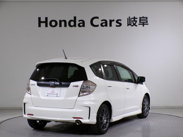 フィット ＲＳ　６ＭＴＥＴＣ社外アルミホイール　運転席エアバック　キ－レス　ＥＳＣ　セキュリティアラーム　禁煙　ＡＡＣ　ＰＷ　ＡＢＳ　パワーステ　スマートキーシステム　両席エアバック（2枚目）