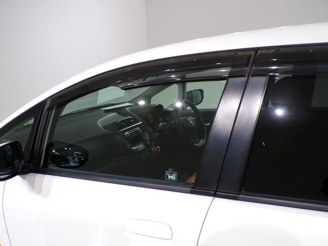 フィット ＲＳ　６ＭＴＥＴＣ社外アルミホイール　運転席エアバック　キ－レス　ＥＳＣ　セキュリティアラーム　禁煙　ＡＡＣ　ＰＷ　ＡＢＳ　パワーステ　スマートキーシステム　両席エアバック（6枚目）