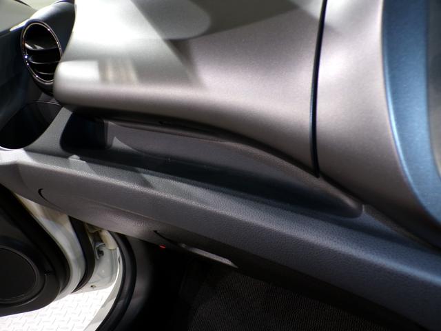 フィット ＲＳ　６ＭＴＥＴＣ社外アルミホイール　運転席エアバック　キ－レス　ＥＳＣ　セキュリティアラーム　禁煙　ＡＡＣ　ＰＷ　ＡＢＳ　パワーステ　スマートキーシステム　両席エアバック（11枚目）