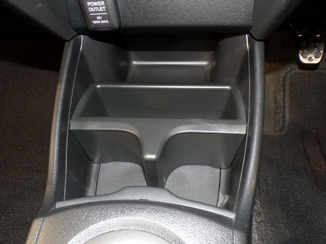 フィット ＲＳ　６ＭＴＥＴＣ社外アルミホイール　運転席エアバック　キ－レス　ＥＳＣ　セキュリティアラーム　禁煙　ＡＡＣ　ＰＷ　ＡＢＳ　パワーステ　スマートキーシステム　両席エアバック（15枚目）