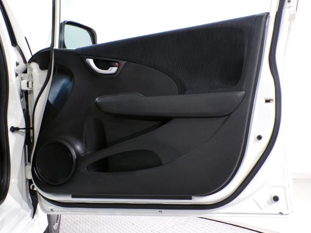 フィット ＲＳ　６ＭＴＥＴＣ社外アルミホイール　運転席エアバック　キ－レス　ＥＳＣ　セキュリティアラーム　禁煙　ＡＡＣ　ＰＷ　ＡＢＳ　パワーステ　スマートキーシステム　両席エアバック（20枚目）