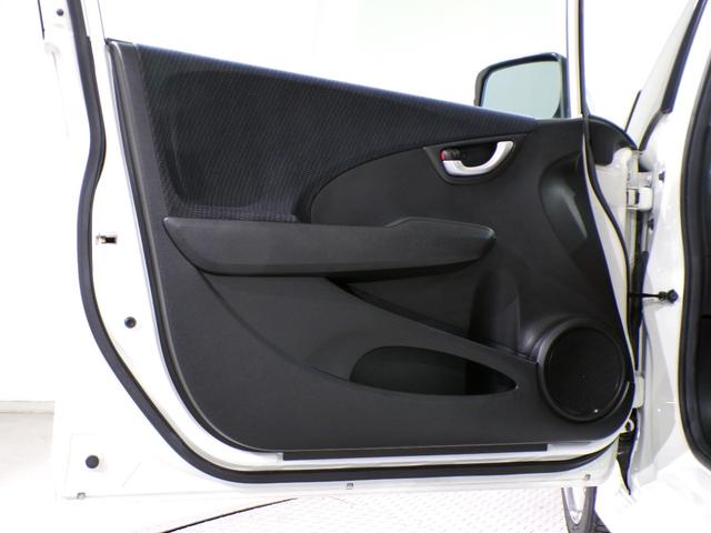 フィット ＲＳ　６ＭＴＥＴＣ社外アルミホイール　運転席エアバック　キ－レス　ＥＳＣ　セキュリティアラーム　禁煙　ＡＡＣ　ＰＷ　ＡＢＳ　パワーステ　スマートキーシステム　両席エアバック（21枚目）