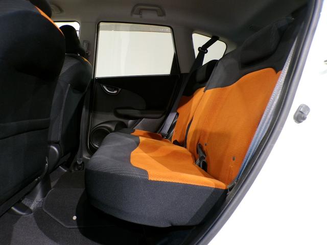 フィット ＲＳ　６ＭＴＥＴＣ社外アルミホイール　運転席エアバック　キ－レス　ＥＳＣ　セキュリティアラーム　禁煙　ＡＡＣ　ＰＷ　ＡＢＳ　パワーステ　スマートキーシステム　両席エアバック（27枚目）