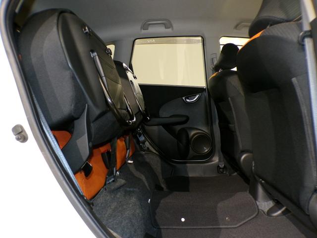 フィット ＲＳ　６ＭＴＥＴＣ社外アルミホイール　運転席エアバック　キ－レス　ＥＳＣ　セキュリティアラーム　禁煙　ＡＡＣ　ＰＷ　ＡＢＳ　パワーステ　スマートキーシステム　両席エアバック（28枚目）