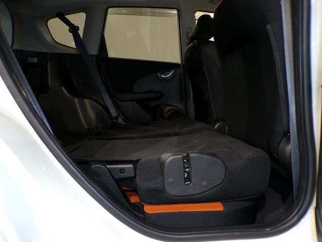 フィット ＲＳ　６ＭＴＥＴＣ社外アルミホイール　運転席エアバック　キ－レス　ＥＳＣ　セキュリティアラーム　禁煙　ＡＡＣ　ＰＷ　ＡＢＳ　パワーステ　スマートキーシステム　両席エアバック（29枚目）