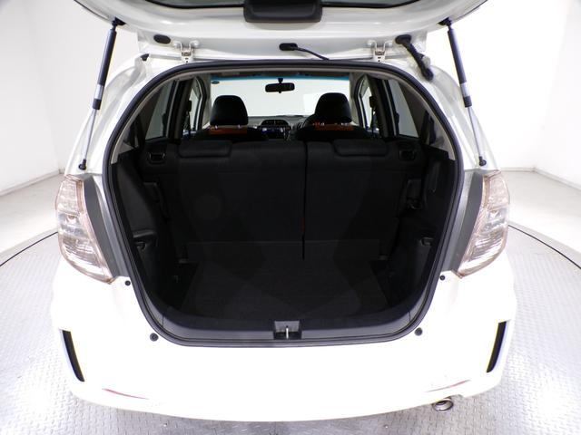 フィット ＲＳ　６ＭＴＥＴＣ社外アルミホイール　運転席エアバック　キ－レス　ＥＳＣ　セキュリティアラーム　禁煙　ＡＡＣ　ＰＷ　ＡＢＳ　パワーステ　スマートキーシステム　両席エアバック（30枚目）