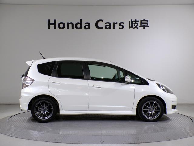 フィット ＲＳ　６ＭＴＥＴＣ社外アルミホイール　運転席エアバック　キ－レス　ＥＳＣ　セキュリティアラーム　禁煙　ＡＡＣ　ＰＷ　ＡＢＳ　パワーステ　スマートキーシステム　両席エアバック（35枚目）