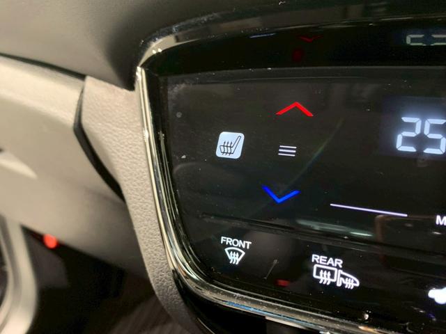 ヴェゼル ハイブリッドＺ　Ｂｌｕｅｔｏｏｔｈ音楽　Ｒカメ　スマキー　ワンオーナー　ＬＥＤランプ　禁煙　ＥＴＣ付　ＵＳＢ　シ－トヒ－タ－　サイドカーテンエアバック　運転席助手席エアバッグ　ＶＳＡ　パワーステアリング　キーフリ（9枚目）