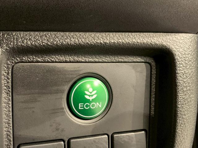 ヴェゼル ハイブリッドＺ　Ｂｌｕｅｔｏｏｔｈ音楽　Ｒカメ　スマキー　ワンオーナー　ＬＥＤランプ　禁煙　ＥＴＣ付　ＵＳＢ　シ－トヒ－タ－　サイドカーテンエアバック　運転席助手席エアバッグ　ＶＳＡ　パワーステアリング　キーフリ（17枚目）