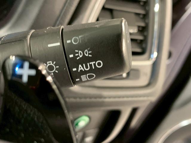 ヴェゼル ハイブリッドＺ　Ｂｌｕｅｔｏｏｔｈ音楽　Ｒカメ　スマキー　ワンオーナー　ＬＥＤランプ　禁煙　ＥＴＣ付　ＵＳＢ　シ－トヒ－タ－　サイドカーテンエアバック　運転席助手席エアバッグ　ＶＳＡ　パワーステアリング　キーフリ（18枚目）