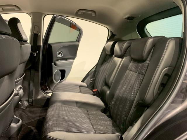 ヴェゼル ハイブリッドＺ　Ｂｌｕｅｔｏｏｔｈ音楽　Ｒカメ　スマキー　ワンオーナー　ＬＥＤランプ　禁煙　ＥＴＣ付　ＵＳＢ　シ－トヒ－タ－　サイドカーテンエアバック　運転席助手席エアバッグ　ＶＳＡ　パワーステアリング　キーフリ（21枚目）