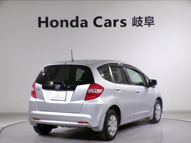 フィット G・10thアニバーサリー ETCインターナビワンセグTVスマートキー 盗難防止システム DVD再生 TVナビ エアコン 運転席エアバッグ Wエアバッグ ABS パワーウィンドウ キーレスエントリー パワーステアリング 禁煙(2枚目)