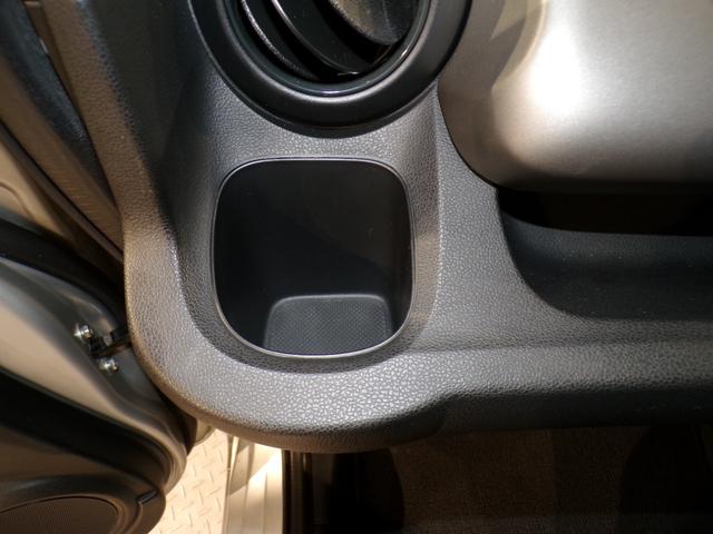 フィット G・10thアニバーサリー ETCインターナビワンセグTVスマートキー 盗難防止システム DVD再生 TVナビ エアコン 運転席エアバッグ Wエアバッグ ABS パワーウィンドウ キーレスエントリー パワーステアリング 禁煙(18枚目)