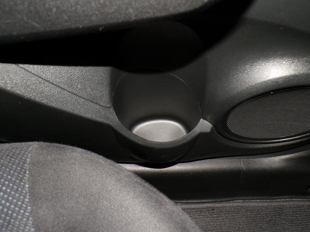 フィット G・10thアニバーサリー ETCインターナビワンセグTVスマートキー 盗難防止システム DVD再生 TVナビ エアコン 運転席エアバッグ Wエアバッグ ABS パワーウィンドウ キーレスエントリー パワーステアリング 禁煙(20枚目)