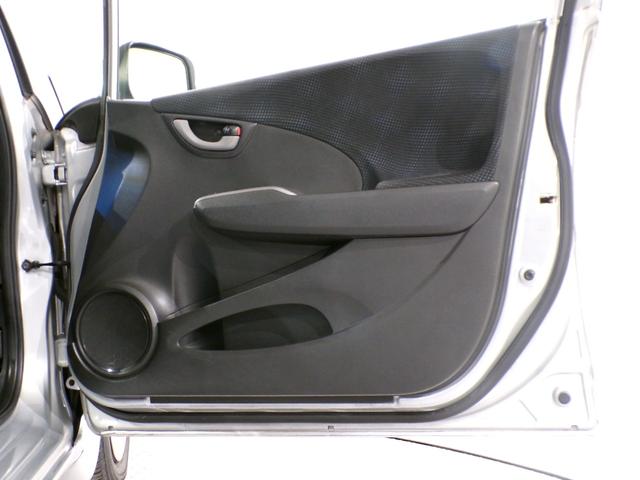 フィット G・10thアニバーサリー ETCインターナビワンセグTVスマートキー 盗難防止システム DVD再生 TVナビ エアコン 運転席エアバッグ Wエアバッグ ABS パワーウィンドウ キーレスエントリー パワーステアリング 禁煙(24枚目)