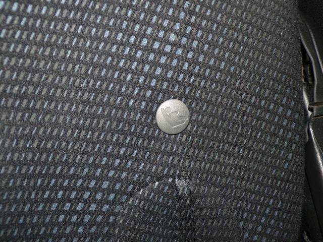 フィット G・10thアニバーサリー ETCインターナビワンセグTVスマートキー 盗難防止システム DVD再生 TVナビ エアコン 運転席エアバッグ Wエアバッグ ABS パワーウィンドウ キーレスエントリー パワーステアリング 禁煙(29枚目)