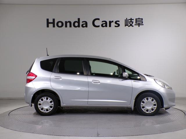 フィット G・10thアニバーサリー ETCインターナビワンセグTVスマートキー 盗難防止システム DVD再生 TVナビ エアコン 運転席エアバッグ Wエアバッグ ABS パワーウィンドウ キーレスエントリー パワーステアリング 禁煙(38枚目)