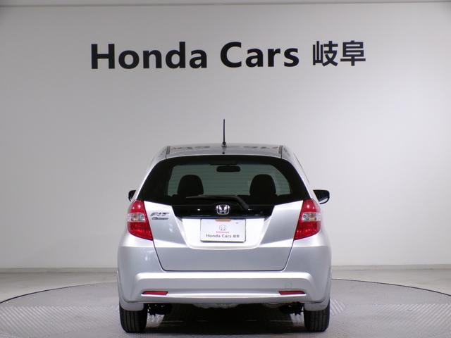 フィット G・10thアニバーサリー ETCインターナビワンセグTVスマートキー 盗難防止システム DVD再生 TVナビ エアコン 運転席エアバッグ Wエアバッグ ABS パワーウィンドウ キーレスエントリー パワーステアリング 禁煙(41枚目)