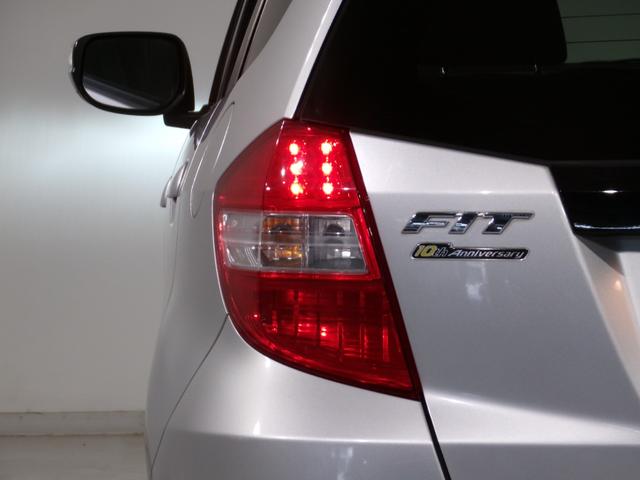 フィット G・10thアニバーサリー ETCインターナビワンセグTVスマートキー 盗難防止システム DVD再生 TVナビ エアコン 運転席エアバッグ Wエアバッグ ABS パワーウィンドウ キーレスエントリー パワーステアリング 禁煙(46枚目)