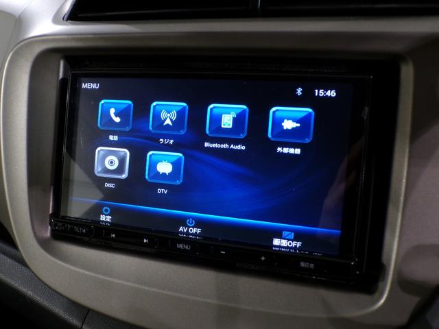 フィットハイブリッド スマートセレクション　Ｂｌｕｅｔｏｏｔｈ接続ＥＴＣフルセグＴＶ社外アルミホイール　エコモード　禁煙　地デジＴＶ　スマートキー　オートクルーズコントロール　イモビ　キーフリー　オートエアコン　ＡＢＳ　パワーウィンドウ　ＶＳＡ（6枚目）