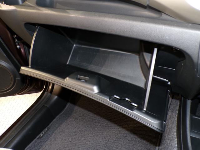 フィットハイブリッド スマートセレクション　Ｂｌｕｅｔｏｏｔｈ接続ＥＴＣフルセグＴＶ社外アルミホイール　エコモード　禁煙　地デジＴＶ　スマートキー　オートクルーズコントロール　イモビ　キーフリー　オートエアコン　ＡＢＳ　パワーウィンドウ　ＶＳＡ（16枚目）