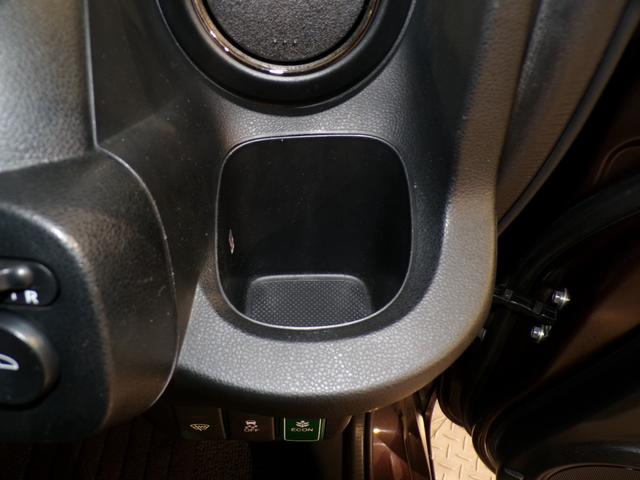 フィットハイブリッド スマートセレクション　Ｂｌｕｅｔｏｏｔｈ接続ＥＴＣフルセグＴＶ社外アルミホイール　エコモード　禁煙　地デジＴＶ　スマートキー　オートクルーズコントロール　イモビ　キーフリー　オートエアコン　ＡＢＳ　パワーウィンドウ　ＶＳＡ（19枚目）