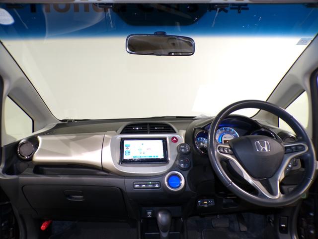 フィットハイブリッド スマートセレクション　Ｂｌｕｅｔｏｏｔｈ接続ＥＴＣフルセグＴＶ社外アルミホイール　エコモード　禁煙　地デジＴＶ　スマートキー　オートクルーズコントロール　イモビ　キーフリー　オートエアコン　ＡＢＳ　パワーウィンドウ　ＶＳＡ（23枚目）