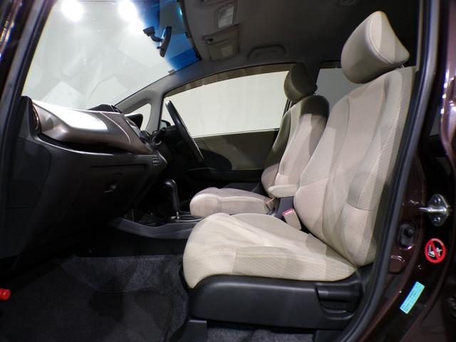 フィットハイブリッド スマートセレクション　Ｂｌｕｅｔｏｏｔｈ接続ＥＴＣフルセグＴＶ社外アルミホイール　エコモード　禁煙　地デジＴＶ　スマートキー　オートクルーズコントロール　イモビ　キーフリー　オートエアコン　ＡＢＳ　パワーウィンドウ　ＶＳＡ（29枚目）