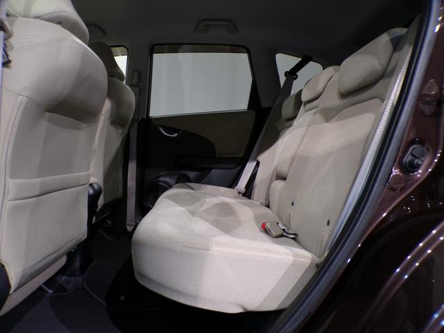 フィットハイブリッド スマートセレクション　Ｂｌｕｅｔｏｏｔｈ接続ＥＴＣフルセグＴＶ社外アルミホイール　エコモード　禁煙　地デジＴＶ　スマートキー　オートクルーズコントロール　イモビ　キーフリー　オートエアコン　ＡＢＳ　パワーウィンドウ　ＶＳＡ（32枚目）