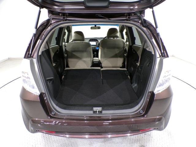 フィットハイブリッド スマートセレクション　Ｂｌｕｅｔｏｏｔｈ接続ＥＴＣフルセグＴＶ社外アルミホイール　エコモード　禁煙　地デジＴＶ　スマートキー　オートクルーズコントロール　イモビ　キーフリー　オートエアコン　ＡＢＳ　パワーウィンドウ　ＶＳＡ（36枚目）