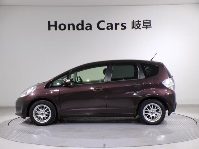 フィットハイブリッド スマートセレクション　Ｂｌｕｅｔｏｏｔｈ接続ＥＴＣフルセグＴＶ社外アルミホイール　エコモード　禁煙　地デジＴＶ　スマートキー　オートクルーズコントロール　イモビ　キーフリー　オートエアコン　ＡＢＳ　パワーウィンドウ　ＶＳＡ（41枚目）