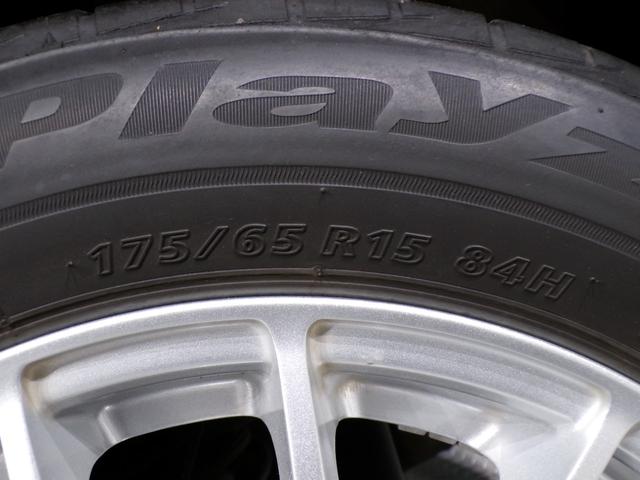 フィットハイブリッド スマートセレクション　Ｂｌｕｅｔｏｏｔｈ接続ＥＴＣフルセグＴＶ社外アルミホイール　エコモード　禁煙　地デジＴＶ　スマートキー　オートクルーズコントロール　イモビ　キーフリー　オートエアコン　ＡＢＳ　パワーウィンドウ　ＶＳＡ（48枚目）