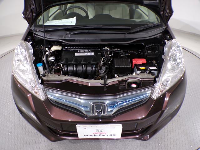 フィットハイブリッド スマートセレクション　Ｂｌｕｅｔｏｏｔｈ接続ＥＴＣフルセグＴＶ社外アルミホイール　エコモード　禁煙　地デジＴＶ　スマートキー　オートクルーズコントロール　イモビ　キーフリー　オートエアコン　ＡＢＳ　パワーウィンドウ　ＶＳＡ（50枚目）