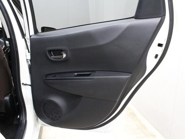 ヴィッツ ジュエラ　ワンオーナー　禁煙車　パワーステアリング　パワーウインドウ　オートエアコン　ドアバイザー　フロアマット　スマートキー　キーレス　ＥＴＣ　ＡＢＳ　電動格納ミラー　盗難防止装置　衝突安全ボディ（46枚目）