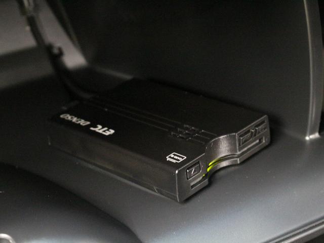 フィットハイブリッド Fパッケージ メモリーナビ Sモードスイッチ スマートキー 禁煙車 電動格納ミラー バックカメラ 横滑り防止装置 ECONスイッチ フルオートエアコン 盗難防止装置 プライバシーガラス フロアマット ETC(10枚目)