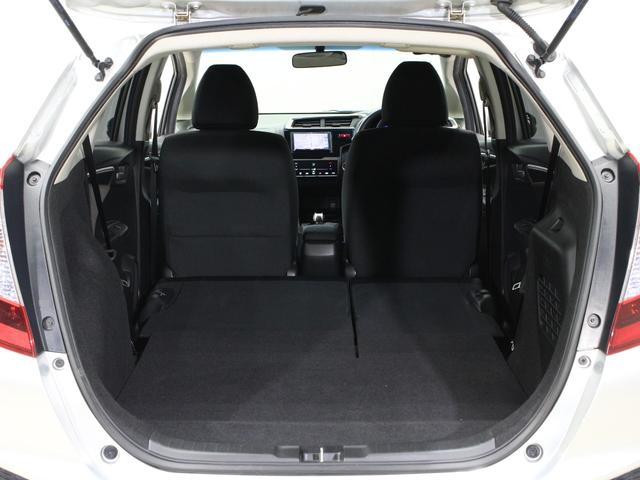 フィットハイブリッド Fパッケージ メモリーナビ Sモードスイッチ スマートキー 禁煙車 電動格納ミラー バックカメラ 横滑り防止装置 ECONスイッチ フルオートエアコン 盗難防止装置 プライバシーガラス フロアマット ETC(14枚目)