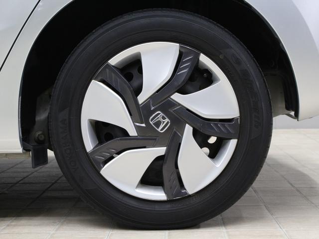 フィットハイブリッド Fパッケージ メモリーナビ Sモードスイッチ スマートキー 禁煙車 電動格納ミラー バックカメラ 横滑り防止装置 ECONスイッチ フルオートエアコン 盗難防止装置 プライバシーガラス フロアマット ETC(29枚目)