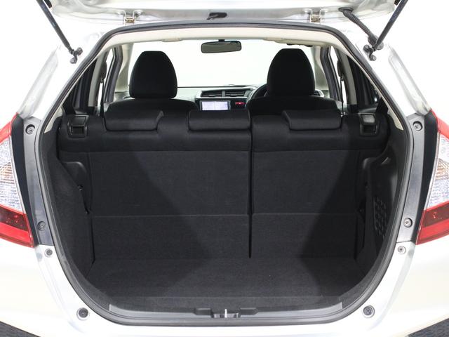 フィットハイブリッド Fパッケージ メモリーナビ Sモードスイッチ スマートキー 禁煙車 電動格納ミラー バックカメラ 横滑り防止装置 ECONスイッチ フルオートエアコン 盗難防止装置 プライバシーガラス フロアマット ETC(37枚目)