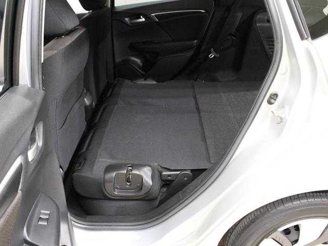 フィットハイブリッド Fパッケージ メモリーナビ Sモードスイッチ スマートキー 禁煙車 電動格納ミラー バックカメラ 横滑り防止装置 ECONスイッチ フルオートエアコン 盗難防止装置 プライバシーガラス フロアマット ETC(39枚目)