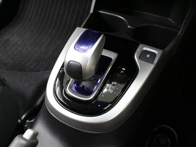 フィットハイブリッド Fパッケージ メモリーナビ Sモードスイッチ スマートキー 禁煙車 電動格納ミラー バックカメラ 横滑り防止装置 ECONスイッチ フルオートエアコン 盗難防止装置 プライバシーガラス フロアマット ETC(50枚目)