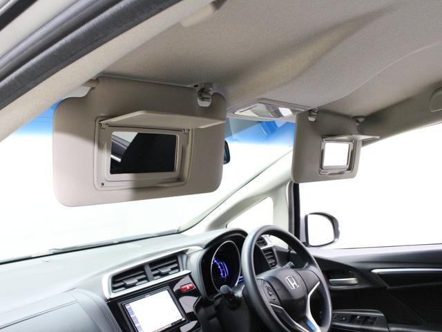 フィットハイブリッド Fパッケージ メモリーナビ Sモードスイッチ スマートキー 禁煙車 電動格納ミラー バックカメラ 横滑り防止装置 ECONスイッチ フルオートエアコン 盗難防止装置 プライバシーガラス フロアマット ETC(60枚目)