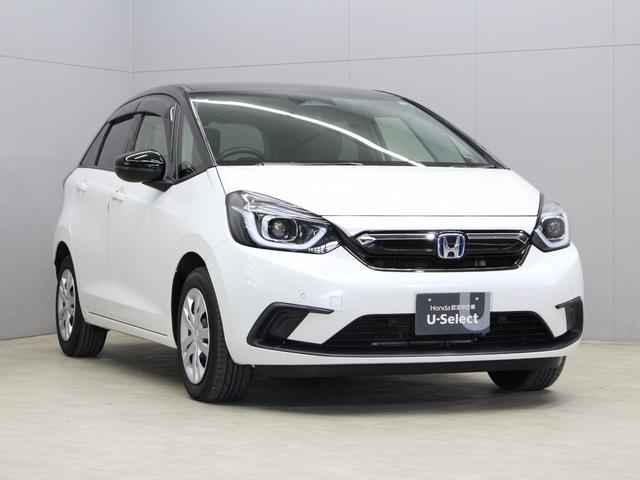 フィット ｅ：ＨＥＶホーム　２トーンカラー　純正９型ナビ　ドラレコ　パーキングセンサー　渋滞追従クルーズ　電子パーキング　ブレーキホールド　オートハイビーム　１オーナー　禁煙　車線維持支援　ハーフレザー　本革巻ステアリング（22枚目）