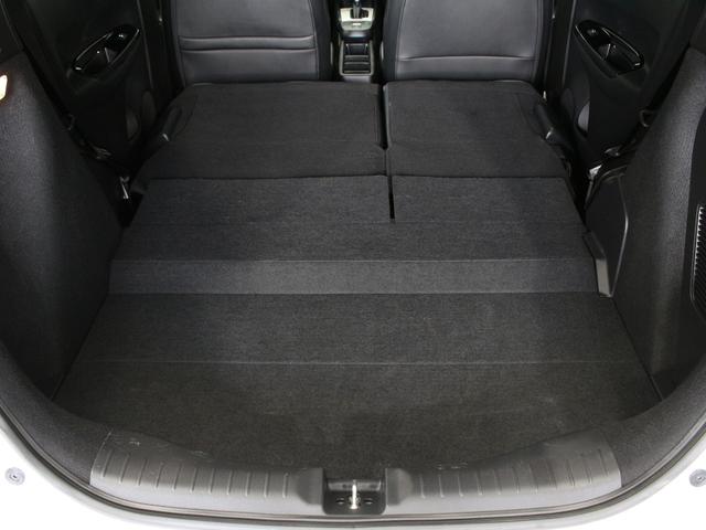 フィット ｅ：ＨＥＶホーム　２トーンカラー　純正９型ナビ　ドラレコ　パーキングセンサー　渋滞追従クルーズ　電子パーキング　ブレーキホールド　オートハイビーム　１オーナー　禁煙　車線維持支援　ハーフレザー　本革巻ステアリング（40枚目）