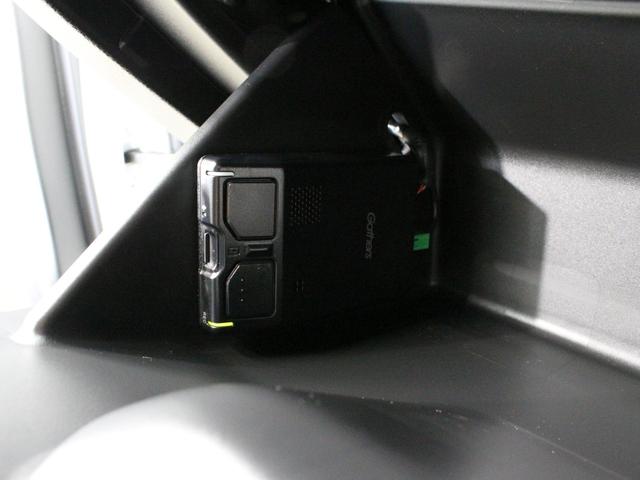 フィット ｅ：ＨＥＶホーム　２トーンカラー　純正９型ナビ　ドラレコ　パーキングセンサー　渋滞追従クルーズ　電子パーキング　ブレーキホールド　オートハイビーム　１オーナー　禁煙　車線維持支援　ハーフレザー　本革巻ステアリング（64枚目）