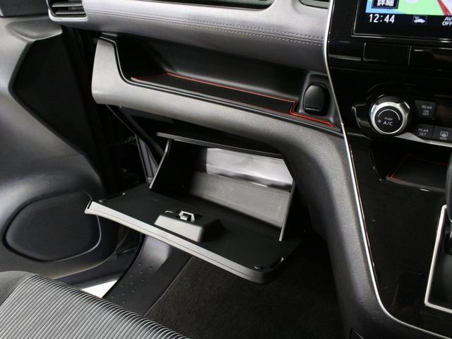 セレナ ハイウェイスターＶ　プロパイロット　後側方衝突防止支援　純正１０型ナビ　後席専用モニター　アラウンドビュー　インテリジェントルームミラー　両側パワスラ　電子パーキング　ブレーキホールド　先進ライト　ワンオーナー　禁煙車（71枚目）