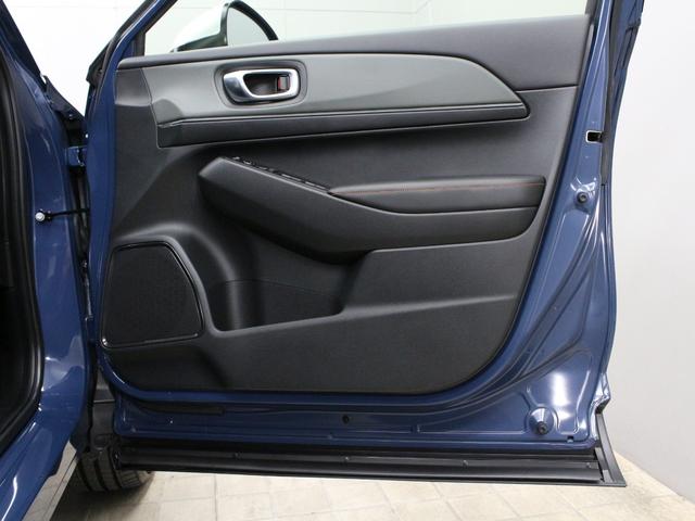 ヴェゼル e:HEVX・HuNTパッケージ 当社試乗車 純正9型ナビ 専用エクステリア ルーフレール 渋滞追従クルーズ 電子パーキング ブレーキホールド 車線維持支援 パーキングセンサー オートハイビーム 純正16AW 本革巻ステアリング 禁煙(62枚目)