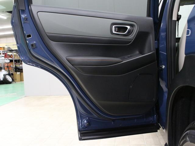 ヴェゼル e:HEVX・HuNTパッケージ 当社試乗車 純正9型ナビ 専用エクステリア ルーフレール 渋滞追従クルーズ 電子パーキング ブレーキホールド 車線維持支援 パーキングセンサー オートハイビーム 純正16AW 本革巻ステアリング 禁煙(63枚目)