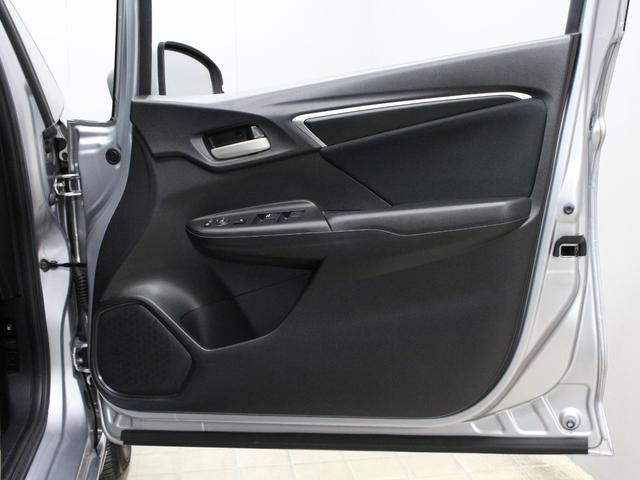 フィット 13G・Lホンダセンシング 衝突軽減ブレーキ 純正ナ LEDヘッド&フォグ アダプティブクルーズ 車線維持支援 誤発進抑制装置 ワンオーナー 禁煙車 Bluetooth ステアリングリモコン ドアバイザー アイドリングストップ(62枚目)