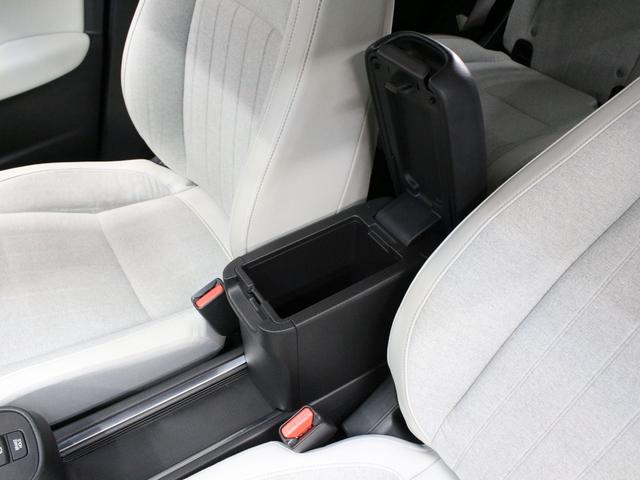 フィット ｅ：ＨＥＶホーム　純正８型ナビ　前後ドラレコ　渋滞追従クルーズ　電子パーキング　パーキングセンサー　ブレーキホールド　オートハイビーム　ワンオーナー　ハーフレザー　本革巻ステアリング　純正１６ＡＷ　Ｂｌｕｅｔｏｏｔｈ（67枚目）